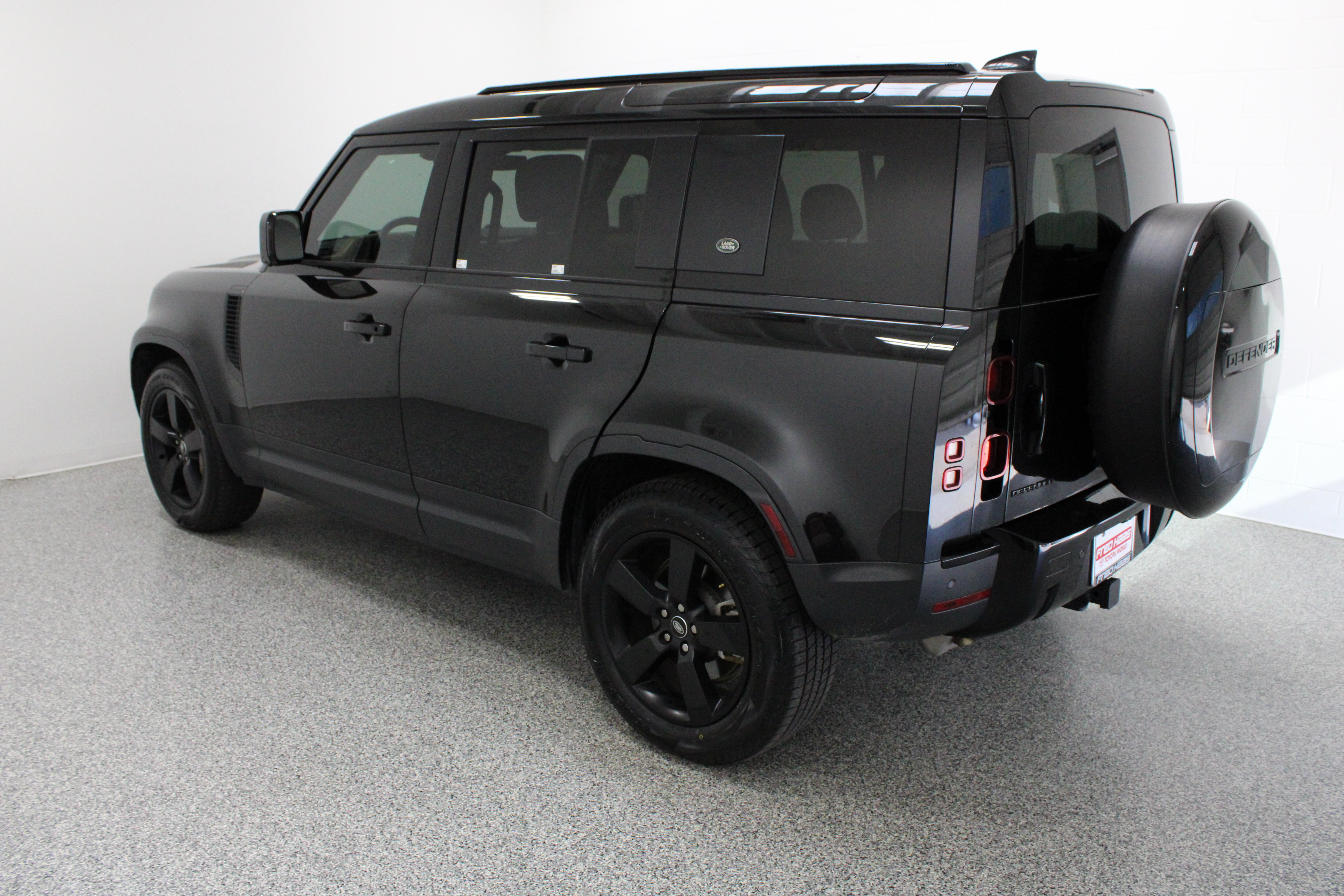 Used 2024 Land Rover Defender 110 S AWD/4WD image 9