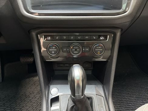 Used 2019 Volkswagen Tiguan SE FWD image 20