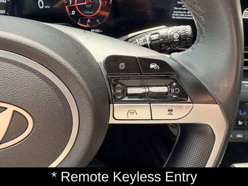 Used 2025 Hyundai Elantra SEL FWD image 25