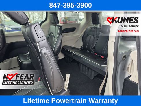 Used 2023 Chrysler Pacifica Limited image 26