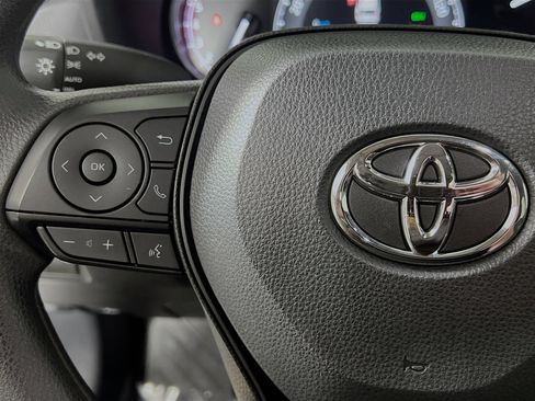 Used 2025 Toyota RAV4 XLE image 19