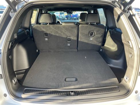 New 2025 Jeep Grand Cherokee Altitude image 25