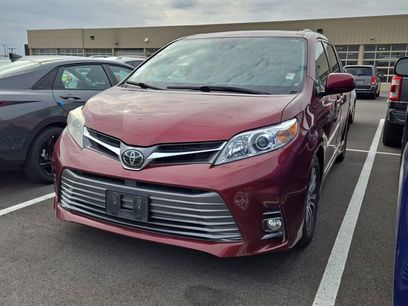 Used 2018 Toyota Sienna XLE Premium