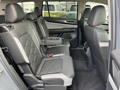 Used 2025 Volkswagen Atlas Peak Edition SE image 38