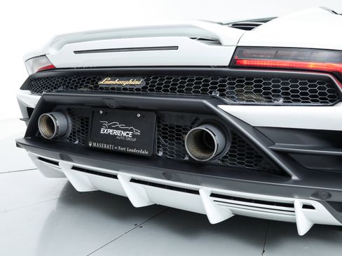 Used 2024 Lamborghini Huracan EVO image 16