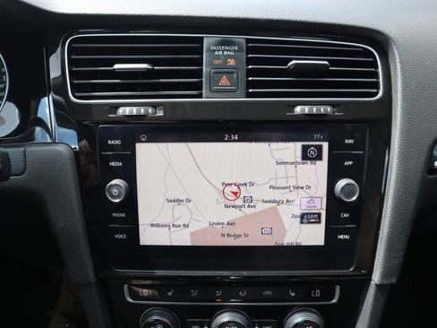 Used 2018 Volkswagen Golf SEL image 12