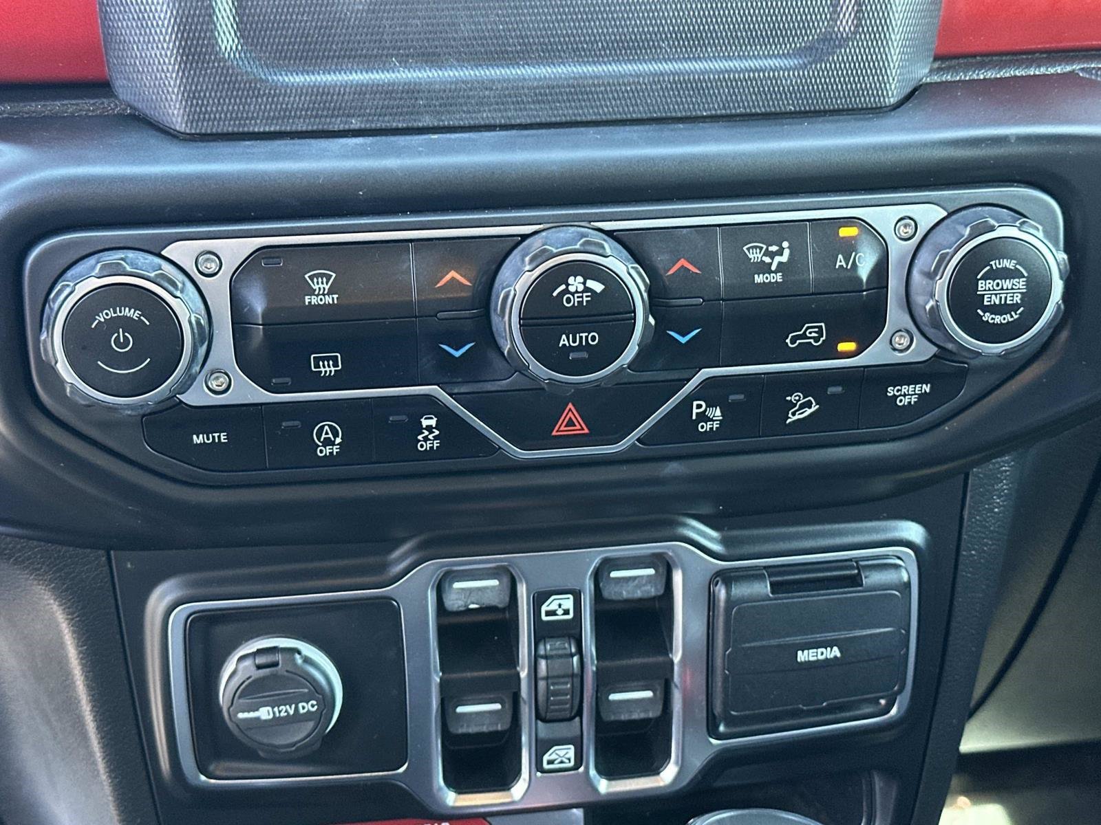 Used 2020 Jeep Wrangler Unlimited Rubicon w/ LED Lighting Group AWD/4WD image 29