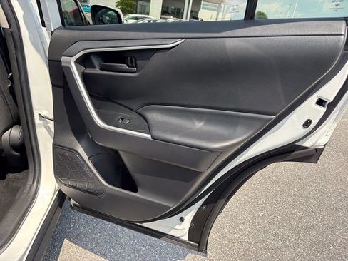 Used 2025 Toyota RAV4 LE AWD/4WD image 38