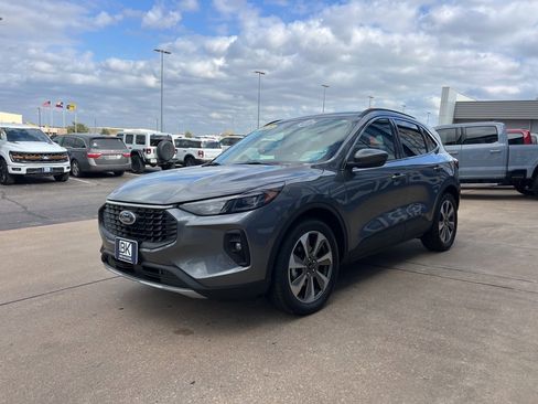 Used 2025 Ford Escape Platinum image 5