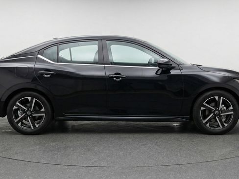 Used 2025 Nissan Sentra SV FWD image 11