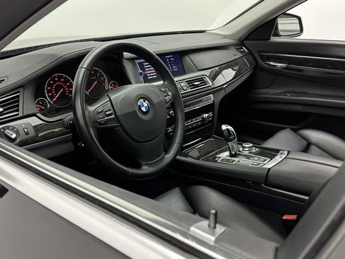 Used 2011 BMW 750i image 40