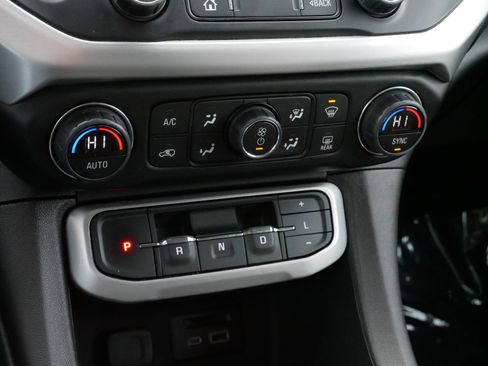 Used 2023 GMC Acadia SLT image 23