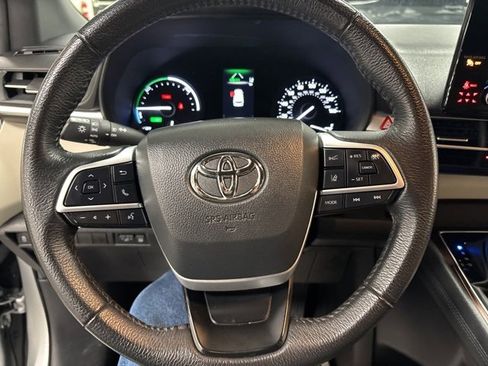 Used 2023 Toyota Sienna XLE image 25