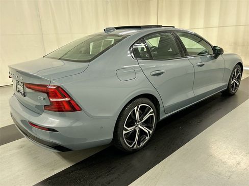 Used 2024 Volvo S60 B5 Plus image 2