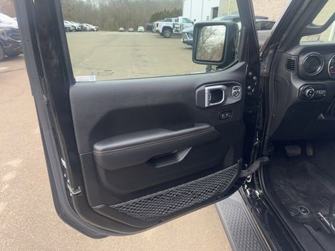 Used 2022 Jeep Gladiator Overland image 17