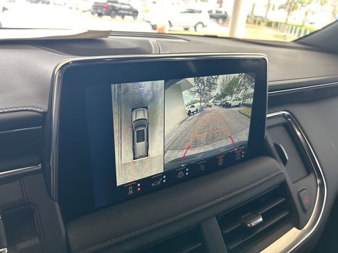 Used 2024 Chevrolet Suburban High Country w/ Advanced Technology Package image 9