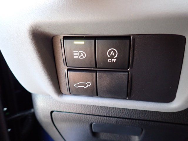 Used 2023 Toyota Highlander XLE AWD/4WD image 18