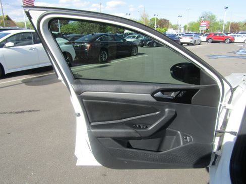 Used 2021 Volkswagen Jetta R-Line w/ R-Line Cold Weather Package FWD image 8