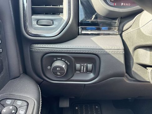 Used 2025 RAM 2500 Limited AWD/4WD image 19