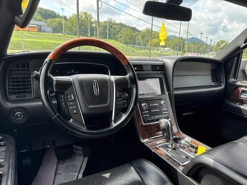 Used 2017 Lincoln Navigator Select AWD/4WD image 17