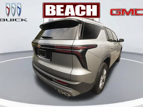 Used 2026 Chevrolet Traverse LT FWD image 3