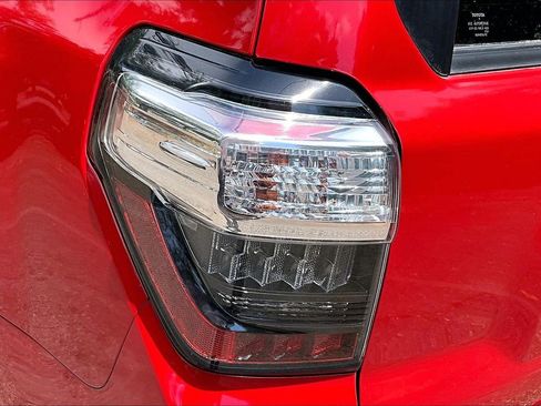 Used 2022 Toyota 4Runner SR5 AWD/4WD image 20