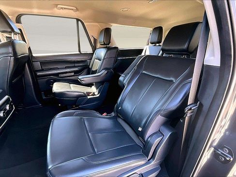 Used 2024 Ford Expedition Max XLT image 25