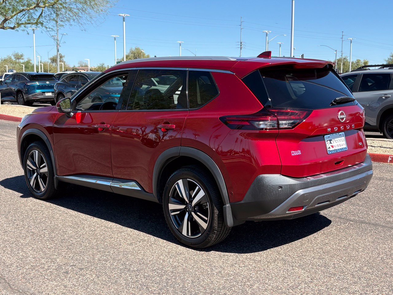 Used 2023 Nissan Rogue SL w/ SL Premium Package FWD image 4