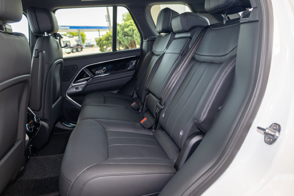 Used 2026 Land Rover Range Rover SE AWD/4WD image 11