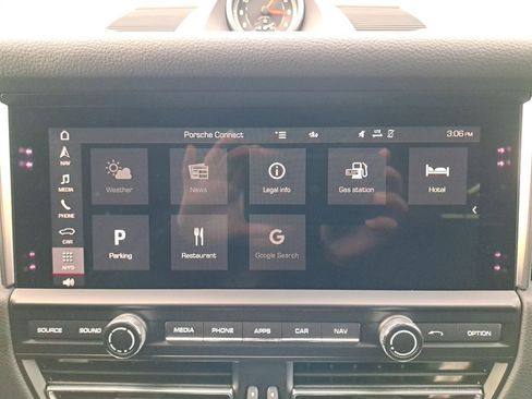 Used 2020 Porsche Macan image 21