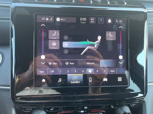 New 2025 Jeep Grand Cherokee Altitude image 25