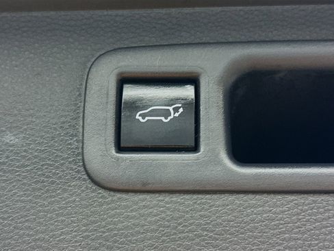 Used 2023 Toyota Highlander XLE image 31