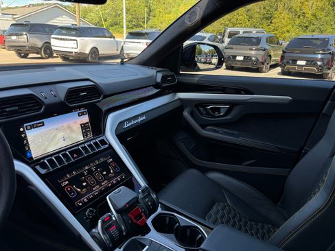 Used 2021 Lamborghini Urus image 10