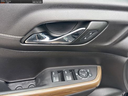 Used 2023 GMC Acadia SLE FWD image 13