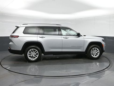 Used 2023 Jeep Grand Cherokee L Laredo image 8