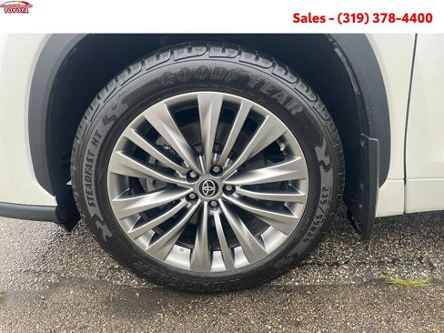 Certified 2021 Toyota Highlander Platinum AWD/4WD image 12