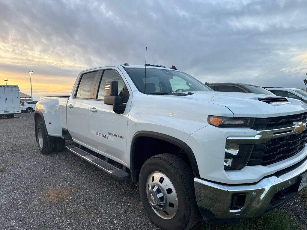 Used 2025 Chevrolet Silverado 3500 LT w/ Safety Package AWD/4WD image 1
