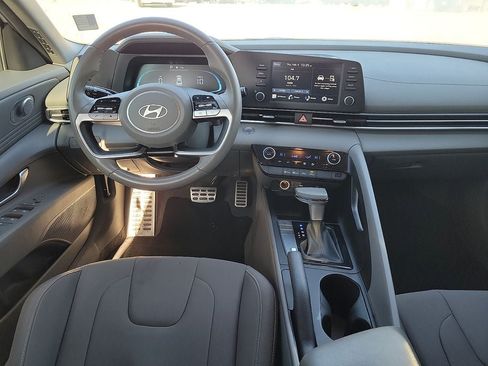 Used 2025 Hyundai Elantra Sport FWD image 9