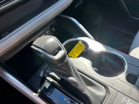 Used 2022 Toyota Highlander LE image 36