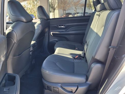 Used 2024 Toyota Grand Highlander Limited image 11