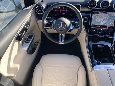 Used 2025 Mercedes-Benz GLC 350e 4MATIC image 32