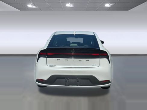 Used 2024 Toyota Prius LE image 10