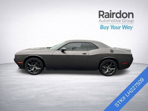 Used 2020 Dodge Challenger SXT w/ Blacktop Package RWD image 4