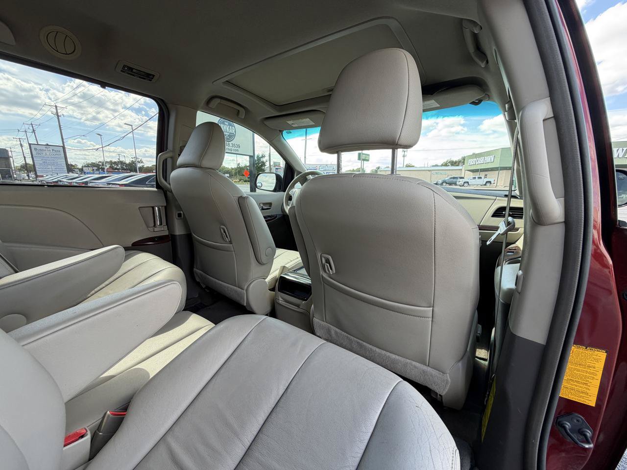 Used 2012 Toyota Sienna XLE FWD image 13