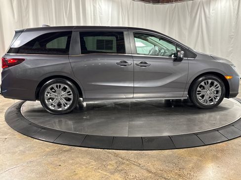 Used 2025 Honda Odyssey Touring image 6