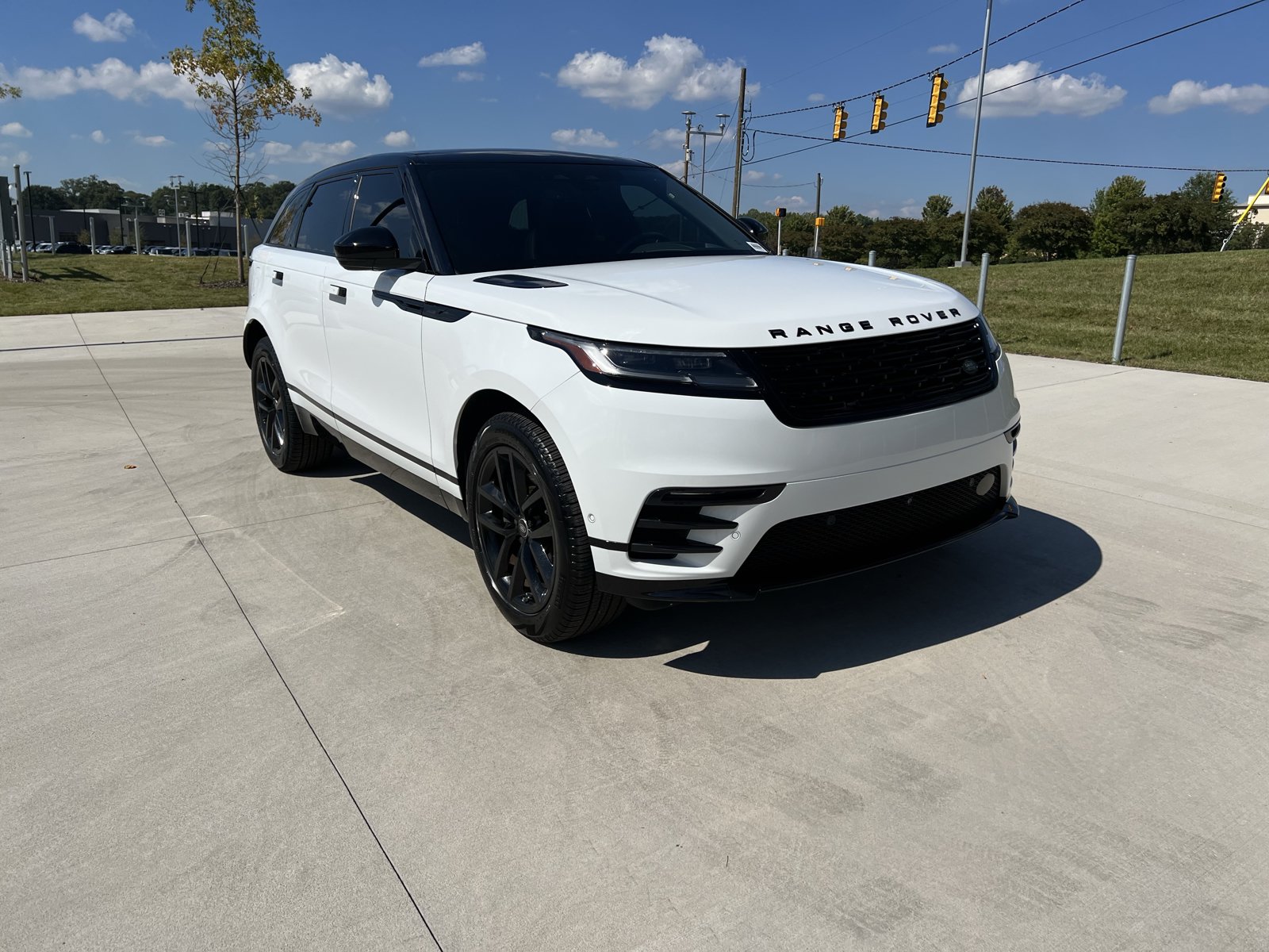 Used 2024 Land Rover Range Rover Velar Dynamic SE AWD/4WD image 1