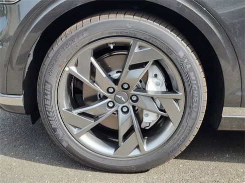 Used 2025 Genesis Electrified GV70 Advanced w/ Prestige Package image 35