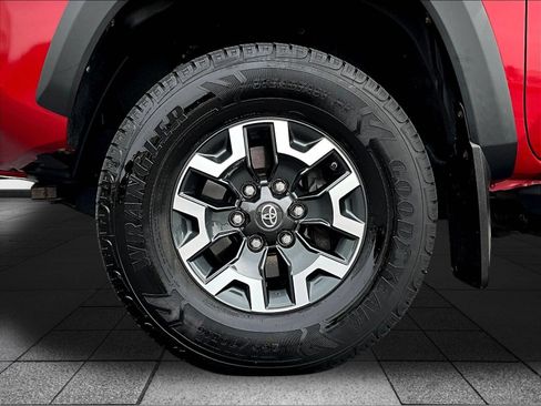 Used 2017 Toyota Tacoma TRD Off-Road w/ Tow Package (A/T) AWD/4WD image 36