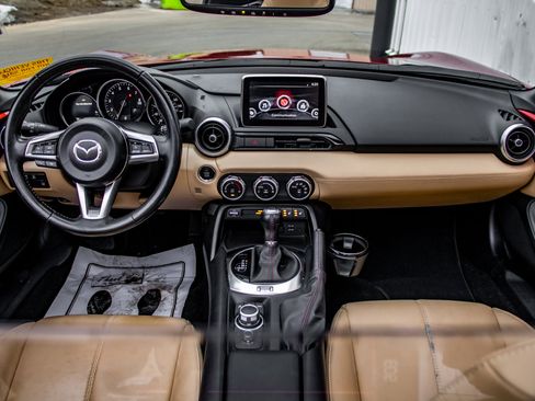 Used 2017 MAZDA MX-5 Miata RF Grand Touring image 19