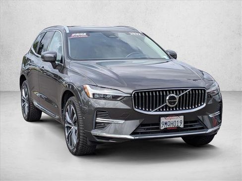 Used 2022 Volvo XC60 T8 Inscription Expression w/ Advanced Package AWD/4WD image 3